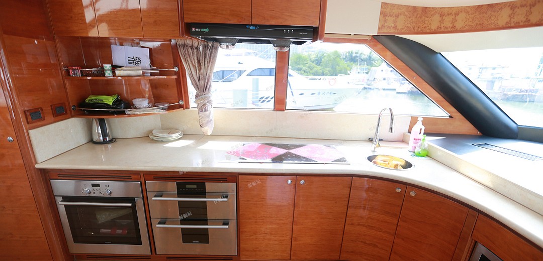 68英尺豪華游艇