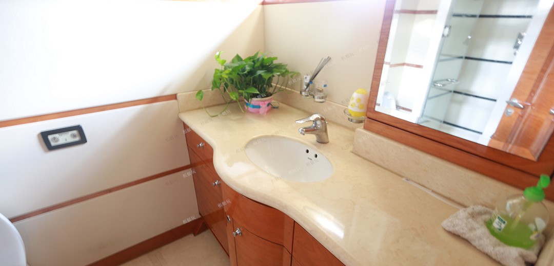 68英尺豪華游艇