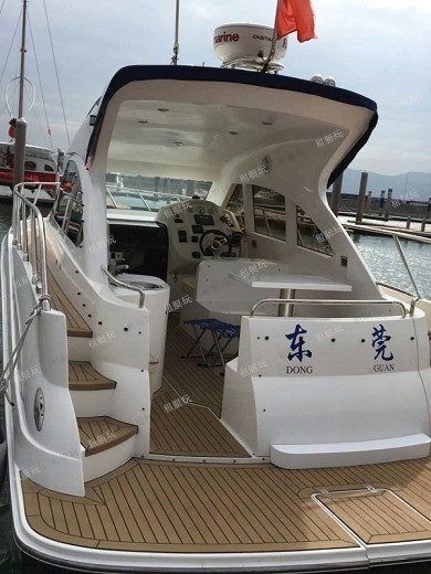 32英尺運動快艇