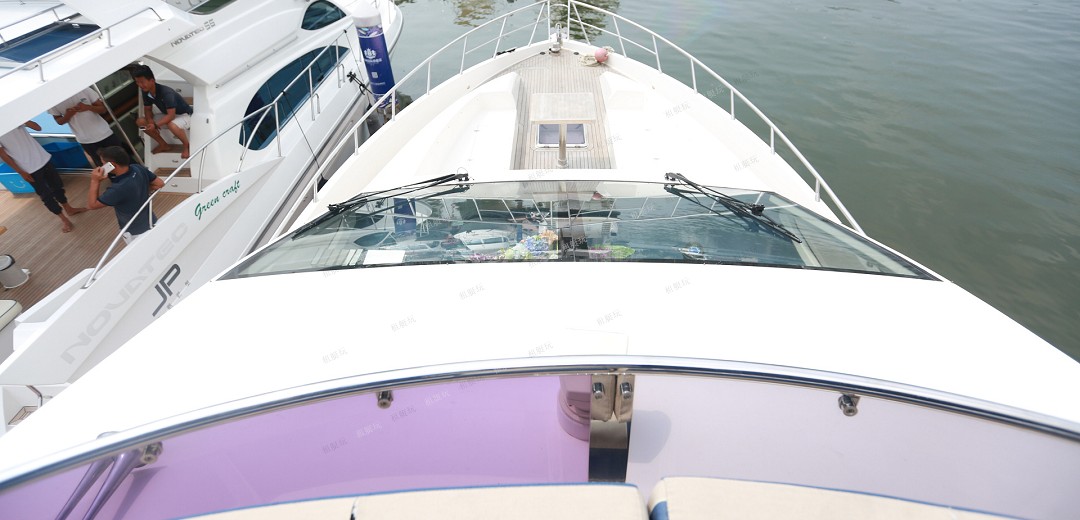 70英尺飛橋游艇