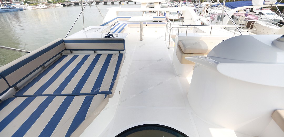 70英尺飛橋游艇