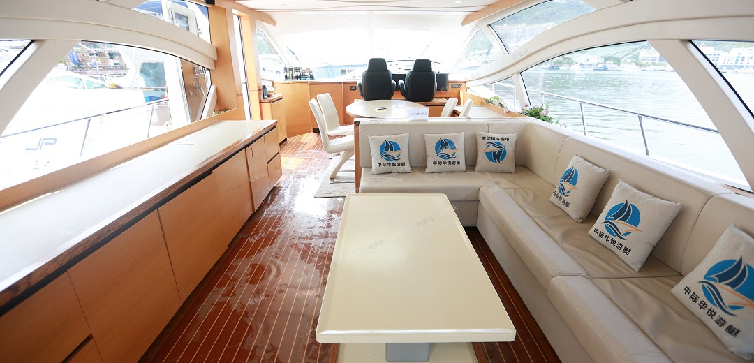 70英尺飛橋游艇